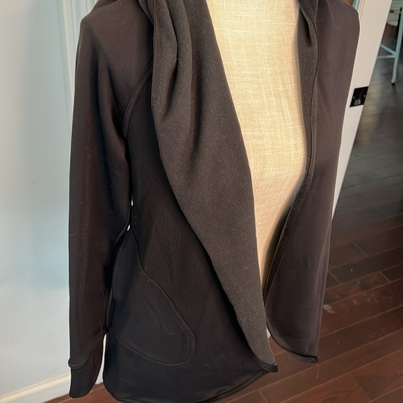 Ivviva by Lululemon black jacket/wrap, girls size 12 - Picture 4 of 9